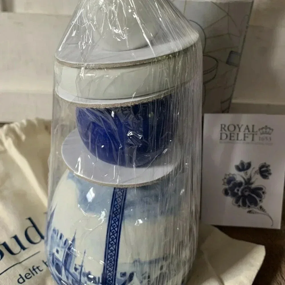 NEW Royal Delft Proud Mary 08 Queen of Scott Collectible - View of Delft